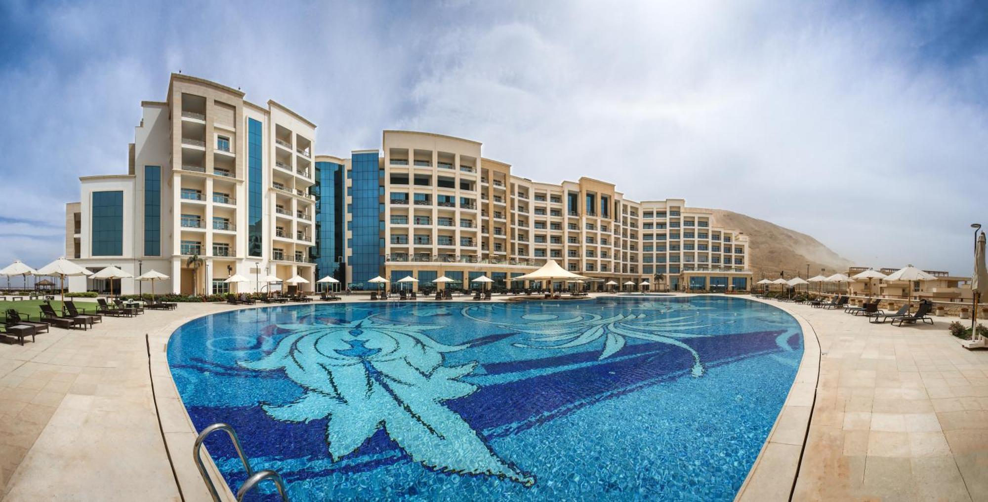 Tolip Resort El Galala Hills Айн-Сохна Екстер'єр фото The swimming pool at the hotel